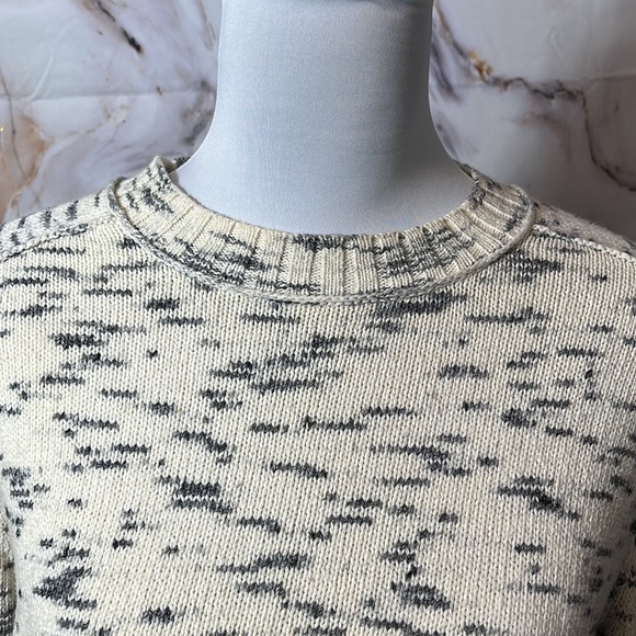 J Crew Long Sleeve Knit Sweater Crew Neck Beige with Gray Design Size S - Picture 2 of 14
